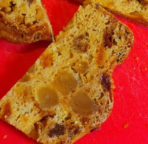 The pieces of ginger are clearly seen in the clices.