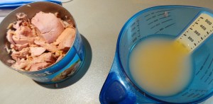 Drain the tuna and reserve liquid.
